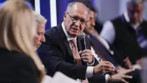 o vice-presidente e ministro da Indústria, Geraldo Alckmin participa do evento em comemoração ao Dia da Indústria, em Brasília. O encontro contou com as presenças do ministro presidente do STF, Roberto Barroso, ministro da Justiça, Ricardo Lewandowski e o presidente da Câmara dos Deputados, deputado Hugo Motta e o ministro da Defesa, José Mucio, e tratou sobre os desafios e os caminhos do setor industrial no Brasil. | Sérgio Lima/Poder360 26.mai.2025