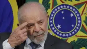 Brazilian President Luiz Inácio Lula da Silva and ministers during a meeting with governors to discuss changes in public security policies at the Planalto Palace in Brasília, on October 31, 2024. Sergio Lima/AFP
