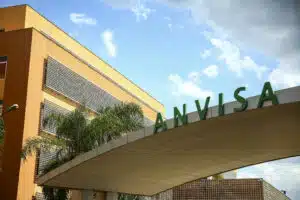 Fachada do edifício sede da Agência Nacional de Vigilância Sanitária (Anvisa).
