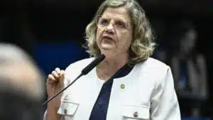Plenário do Senado Federal durante sessão deliberativa ordinária. Ordem do dia.Na pauta, a Proposta de Emenda à Constituição (PEC) 37/2022, que inclui as guardas municipais e os agentes de trânsito entre os órgãos de segurança pública previstos na Constituição.Em pronunciamento, à bancada, senadora Teresa Leitão (PT-PE).Foto: Andressa Anholete/Agência Senado