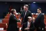 Bolsonaro e Mauro Cid se cumprimentam antes de depoimento no STF