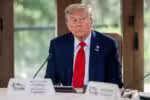 KANANASKIS (Canada), 16/06/2025.- US President Donald Trump attends the G7 Global Economic Outlook working session at the G7 Leaders' Summit in Kananaskis, Alberta, Canada, 16 June 2025. EFE/EPA/SPENCER COLBY