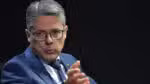 O senador Alessandro Vieira (MDB-SE) concedeu entrevista ao repórter do Poder360 Gabriel Buss, no estúdio do jornal digital em Brasília, em 21 de fevereiro de 2024 | Mateus Mello/Poder360 - 21.fev.2024