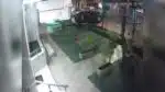 Motorista atinge suspeito com o carro em assalto tentado no Rio