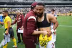Samuel Xavier e Yan Couto trocaram camisas durante o Mundial