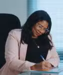 Nilda autoriza lei com previsão de recomposição salarial de 32,61% para os servidores da Assistência Social em Parnamirim