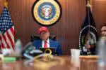 Acompanhe imagens da reunião dos EUA que decidiu o ataque ao Irã