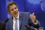 DF - FAZENDA/HADDAD/CÂMARA/AUDIÊNCIA/RENDA/DISTRIBUIÇÃO - ECONOMIA - O ministro da Fazenda, Fernando Haddad, participa de uma audiência pública conjunta das Comissões de Finanças e Tributação e de Fiscalização Financeira e Controle da Câmara dos Deputados, em Brasília (DF), na manhã desta quarta- feira, 11 de junho de 2025. Haddad reconheceu que pouco vem sendo feito para melhorar a distribuição de renda no Brasil e defendeu o projeto de reforma do Imposto de Renda, com a ampliação da desoneração para até R$ 5 mil mensais e tributação da alta renda como compensação. 11/06/2025 - Foto: WILTON JUNIOR/ESTADÃO CONTEÚDO