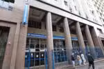 SP - INSS/SP - GERAL - Movimentação em frente à agência do Instituto Nacional do Seguro Social (INSS) da rua Xavier de Toledo, região central de São Paulo, nesta terça-feira (3). 03/06/2025 - Foto: RENATO S. CERQUEIRA/ATO PRESS/ESTADÃO CONTEÚDO
