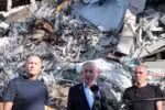 Rehovot (Israel), 20/06/2025.- Israel's Prime Minister Benjamin Netanyahu delivers a statement as he visits the site of the Weizmann Institute of Science, which was hit by Iranian missiles in the central city of Rehovot, Israel, 20 June 2025. Iran and Israel have been exchanging fire since Israel carried out missile strikes on Iran on 13 June 2025. EFE/EPA/JACK GUEZ / POOL