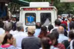 MUMBAI (India), 17/06/2025.- An ambulance transports the coffin with the remains of Captain Sumeet Sabharwal, pilot of Air India flight AI171, at his residence for the last rites in Mumbai, India, 17 June 2025. Air India flight AI171, bound for London carrying 242 passengers and crew members on board a Boeing 787-8 aircraft, crashed minutes after take-off in the Meghaninagar area of Ahmedabad on 12 June. (Londres) EFE/EPA/DIVYAKANT SOLANKI