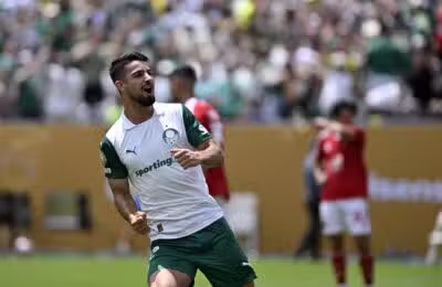 USA - FUTEBOL/MUNDIAL DE CLUBES/PAL,MEIRAS X AL AHLY - ESPORTES - Flaco Lopes, do Palmeiras, comemora após marcar seu gol sobre o Al Ahly durante partida válida pelo Grupo A do Mundial de Clubes da Fifa disputada no Estádio MetLife, em East Rutherford, Nova Jersey, nos Estados Unidos, nesta quinta-feira, 19 de junho de 2025. 19/06/2025 - Foto: ANDRé DURãO/ENQUADRAR/ESTADÃO CONTEÚDO