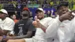 Giannis Antetokounmpo acompanha partida do Brasil na Liga das Nações de Vôlei