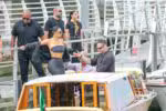 Kim Kardashian e outras celebridades viajam para Veneza com a chegada do casamento de Bezos