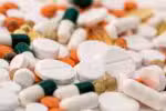 Uso excessivo de medicamentos para cólicas menstruais pode ser prejudicial?