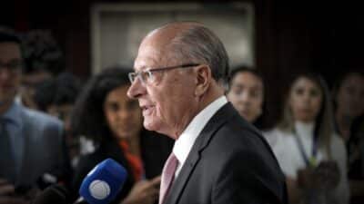O vice-presidente Geraldo Alckmin recebe o Abrão Neto, presidente da Câmara Americana de Comércio para o Brasil (Amcham Brasil) e os membros integrantes, para tratar da taxação imposta pelos EUA às exportações brasileira. O governo federal trabalha para resolver a questão antes de 1º de agosto, data anunciada pelo presidente norte-americano, Donald Trump, para início de cobrança da tarifa de 50% sobre produtos originários do Brasil. | Sérgio Lima/Poder360 - 16.jul.2025