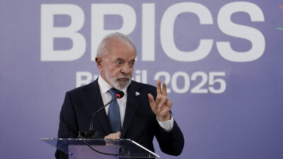 Entrevista coletiva do presidente Luiz Inácio Lula da Silva, André Corrêa do Lago,secretário de Clima, Energia e Meio Ambiente do Ministério das Relações Exteriores e Presidente da COP 30, eo ministro das Exteriores do Mauro Vieira, após o término da 17ª Reunião dos BRICS, no Museu de Artes Moderna (MAM) do Rio de Janeiro.| Sérgio Lima/Poder360 - 05.jul.2025