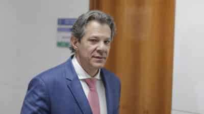 O vice-presidente Geraldo Alckmin, min. Rui Costa (Casa Civil), Min. Fernando Haddad (Fazenda) e min. Simone Tebet (Planejamento) após reunião com representantes do setor da industria, Ricardo Alban (CNI) e Josué Gomes da Silva (FIESP), nesta terça-feira (15) para discutir a resposta brasileira ao aumento de tarifas anunciado pelo presidente dos Estados Unidos, Donald Trump, no ministério do do Desenvolvimento, Indústria e Comércio. | Sérgio Lima/Poder360 - 15.jul.2025