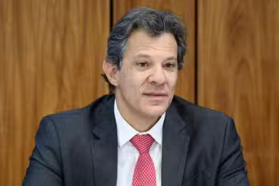 DF - FAZENDA/HADDAD/G20/GRUPOS DE ENGAJAMENTO - ECONOMIA - O ministro da Fazenda, Fernando Haddad, participa de reunião com as lideranças dos grupos de engajamento do G20, no Palácio do Planalto, em Brasília, nesta segunda-feira, 11 de novembro de 2024. 11/11/2024 - Foto: CLÁUDIO REIS/ENQUADRAR/ESTADÃO CONTEÚDO