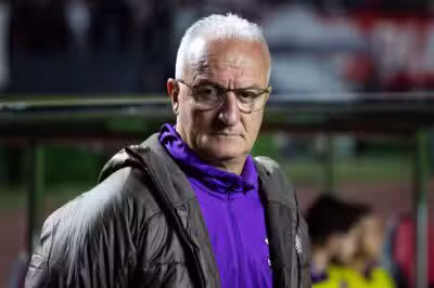 SP - SÃO PAULO/CORINTHIANS - ESPORTES - Técnico Dorival Junior durante a partida entre São Paulo e Corinthians, válida pela 15ª rodada do Brasileirão e realizada na noite deste sábado (19) no MorumBIS em São Paulo, SP. 19/07/2025 - Foto: RODILEI MORAIS/FOTOARENA/FOTOARENA/ESTADÃO CONTEÚDO