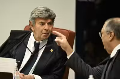 Fux questiona interferência de Dino e Moraes retruca: “Foi solicitado a mim, não a vossa excelência” Fux questiona interferência de Dino e Moraes retruca: “Foi solicitado a mim, não a vossa excelência”