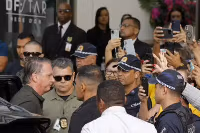 Bolsonaro interrompe regime de isolamento social para receber atendimento médico Bolsonaro interrompe regime de isolamento social para receber atendimento médico