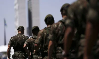 Ministério da Defesa assina acordo com o Reino Unido para a fabricação de artilharia no Brasil