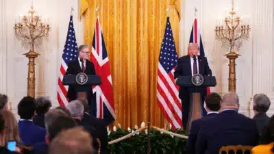 Premier do Reino Unido busca acalmar tensões com Trump utilizando a família real Premier do Reino Unido busca acalmar tensões com Trump utilizando a família real
