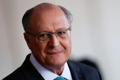 Alckmin desmente ligação entre condenação de Bolsonaro e alta da taxa de câmbio Alckmin desmente ligação entre condenação de Bolsonaro e alta da taxa de câmbio