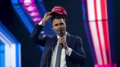 Biden lamenta morte do influenciador ligado a Trump: “Isso precisa terminar”