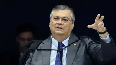Dino critica acusações de excesso de provas como uma “bovídeo esquartejado”