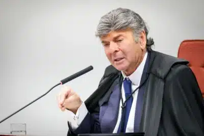 Ministra Carmen Lúcia afirma que juízes não devem fazer pronunciamentos públicos com frequência Ministra Carmen Lúcia afirma que juízes não devem fazer pronunciamentos públicos com frequência