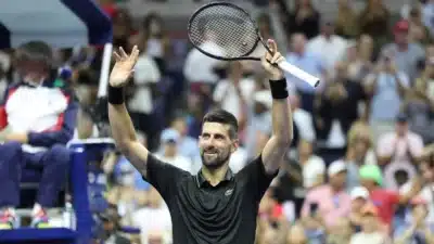 Djokovic é acusado de traição, muda de nacionalidade para a Grécia, apesar de protestos