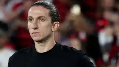 Filipe Luís rejeita oferta de clube turco e almeja evolução no Flamengo