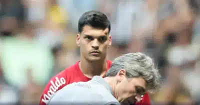 Brazão, do Santos, dá informações sobre o ocorrido após o golpe na cabeça e o episódio de desmaio Brazão, do Santos, dá informações sobre o ocorrido após o golpe na cabeça e o episódio de desmaio