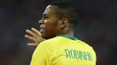 Robinho demonstra comportamento isolado, necessita de acompanhamento e não se ajusta ao ambiente carcerário, afirma autor