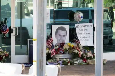 FBI e polícia americana prosseguem com a busca pelo atirador que assassinou um ativista ligado a Trump