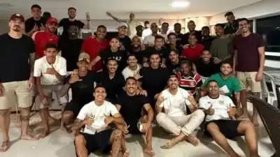 Thiago Galhardo provoca o elenco do Santa Cruz com “Bingo do Acesso” Thiago Galhardo provoca o elenco do Santa Cruz com “Bingo do Acesso”