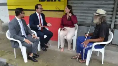 Juiz conduz audiência pública em via pública para atender indivíduo em situação de rua em Alagoas Juiz conduz audiência pública em via pública para atender indivíduo em situação de rua em Alagoas
