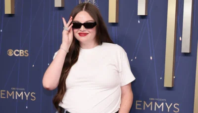 Atriz causa impacto com visual diferente no tapete vermelho da premiação Emmy 2025 Atriz causa impacto com visual diferente no tapete vermelho da premiação Emmy 2025