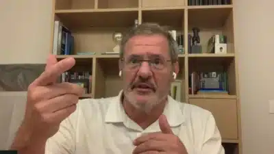 Ex-presidente Figueiredo afirma que pagar 10% de juro real é crime Ex-presidente Figueiredo afirma que pagar 10% de juro real é crime