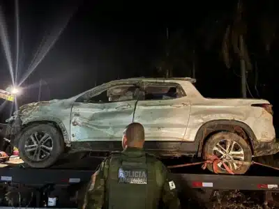 Veículo encontrado em câmara de segurança de instalação militar no Paraná após fatos relacionados a cobranças Veículo encontrado em câmara de segurança de instalação militar no Paraná após fatos relacionados a cobranças