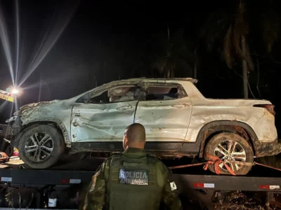 Polícia encontra veículo usado em casos de desaparecimento em Paraná enterrado em bunker Polícia encontra veículo usado em casos de desaparecimento em Paraná enterrado em bunker