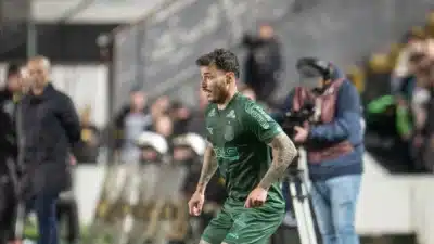 Tímido, diretor do Goiás declara: “Vou prejudicar o futuro do jogador no Coritiba” Tímido, diretor do Goiás declara: “Vou prejudicar o futuro do jogador no Coritiba”