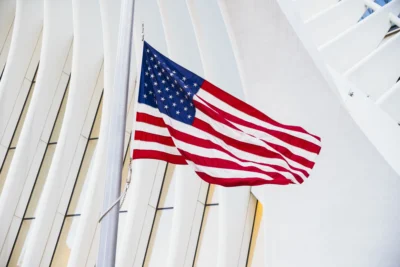 Qual a razão pela qual a sociedade americana valoriza a 2ª Emenda? Qual a razão pela qual a sociedade americana valoriza a 2ª Emenda?