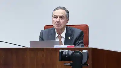 Barroso pronuncia discurso após o julgamento e alega inexistência de “perseguição política” Barroso pronuncia discurso após o julgamento e alega inexistência de “perseguição política”