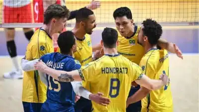 Bernardinho anuncia a seleção brasileira de vôlei para o campeonato mundial