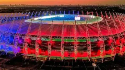 Fortaleza e Vitória se enfrentam em partida válida pelo Brasileirão. Confira as escalações e informações sobre onde assistir Fortaleza e Vitória se enfrentam em partida válida pelo Brasileirão. Confira as escalações e informações sobre onde assistir