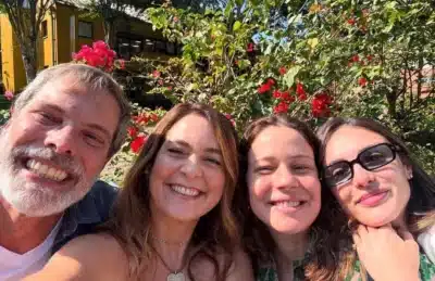 Cláudia Abreu aparece com colegas de “Cheias de Charme” em encontro na Globo Cláudia Abreu aparece com colegas de “Cheias de Charme” em encontro na Globo