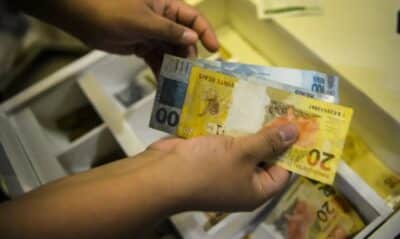 Mercado financeiro revisa para baixo expectativa de inflação, indicando 4,83% Mercado financeiro revisa para baixo expectativa de inflação, indicando 4,83%